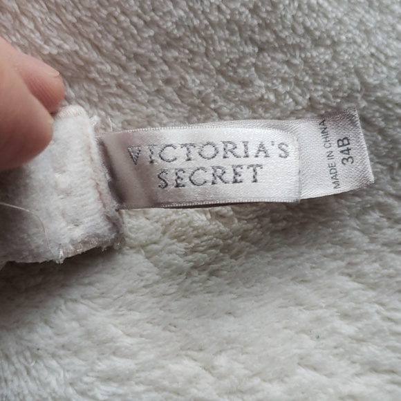 Victoria's Secret Nude Lace Lightly Padded Bra - Picture 8 of 8